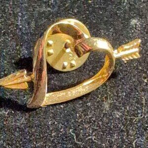Vintage Avon Gold Tone Heart And Arrow Pin Blue Bin #90